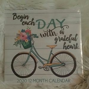 Free w $25 Buy 2020 12 Mth-PoshCloset Decor